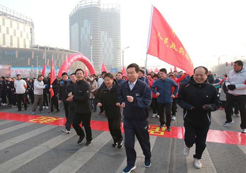 �����е���ʮ����Ԫ��ԽҰ�ܾ��� 7200���˲μӡ������һ�ܡ�